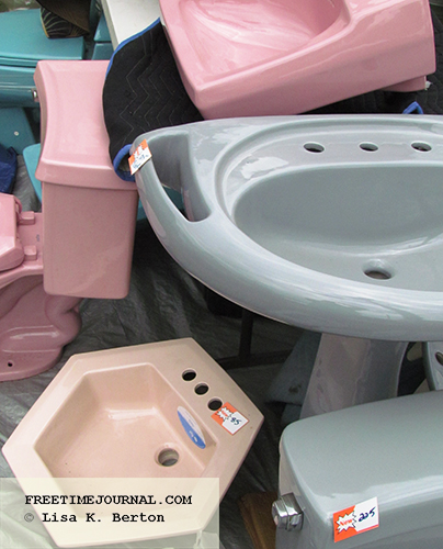 New vintage sinks & toilets